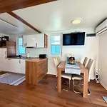 Liberty Floating House With Jacuzzi & Sea View