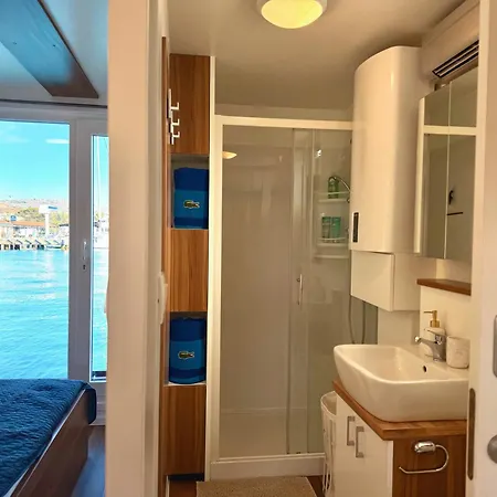 Botel Liberty Floating House With Jacuzzi & Sea View