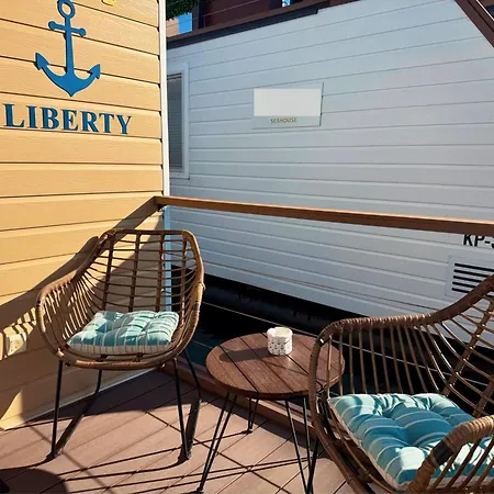 Botel Liberty Floating House With Jacuzzi & Sea View *