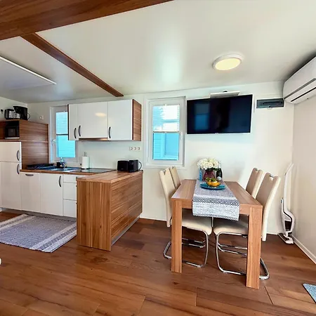 Liberty Floating House With Jacuzzi & Sea View