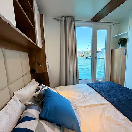 Liberty Floating House With Jacuzzi & Sea View *