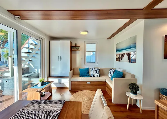 Botel Liberty Floating House With Jacuzzi & Sea View *