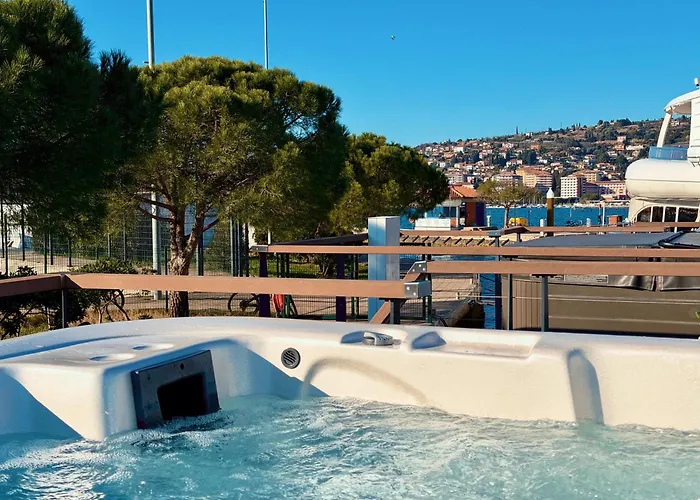 Hotel en barco Liberty Floating House With Jacuzzi & Sea View Portoroz