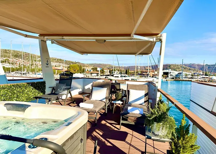 Liberty Floating House With Jacuzzi & Sea View Botel Portoroz