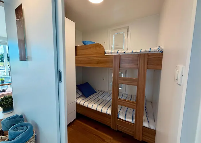 Liberty Floating House With Jacuzzi & Sea View Botel