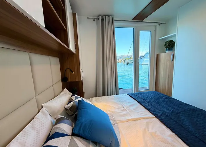 Liberty Floating House With Jacuzzi & Sea View *